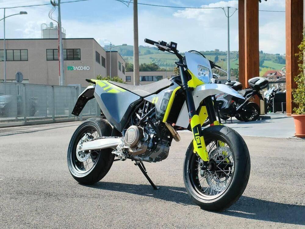 Husqvarna 701 Supermoto (2023 - 24) (4)