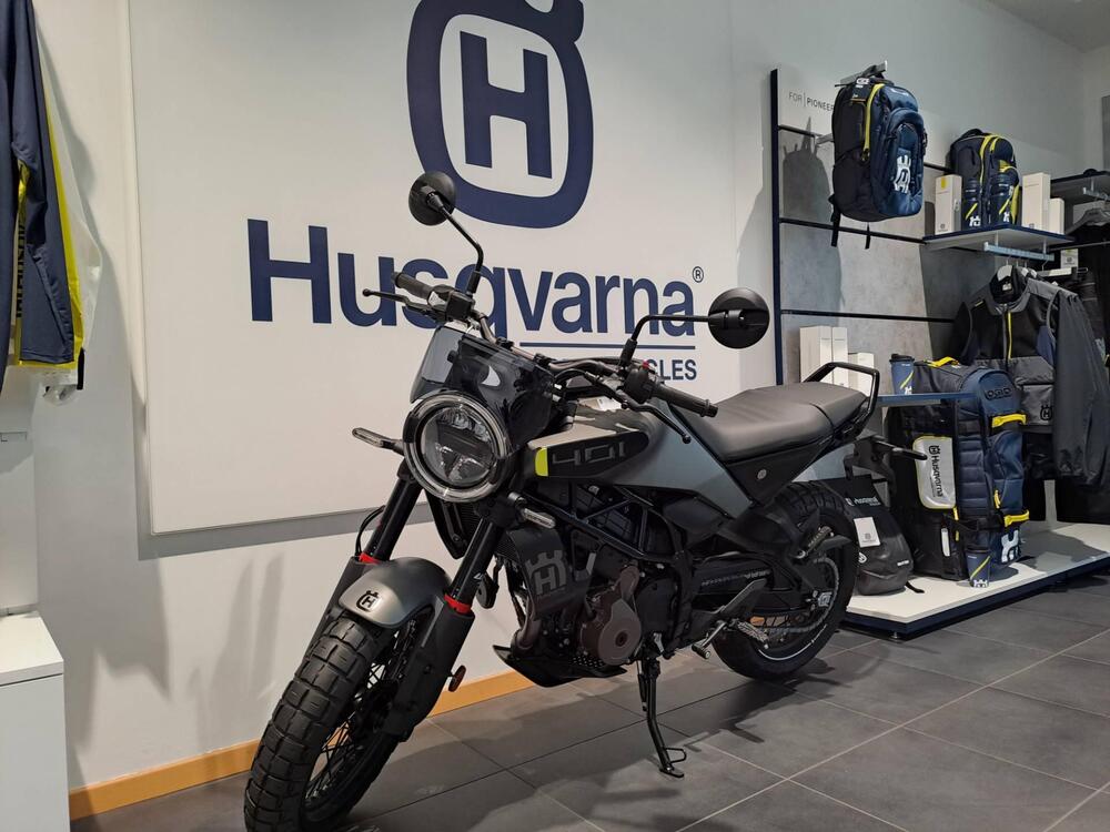 Husqvarna Svartpilen 401 (2024) (2)