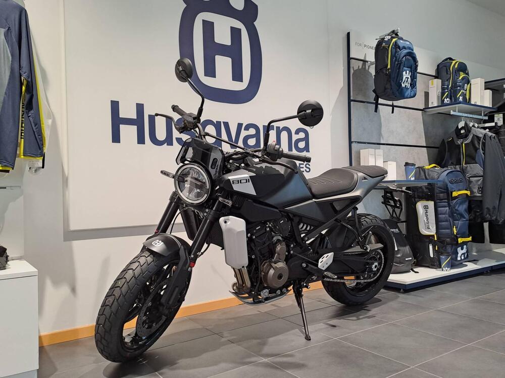 Husqvarna Svartpilen 801 (2024) (2)