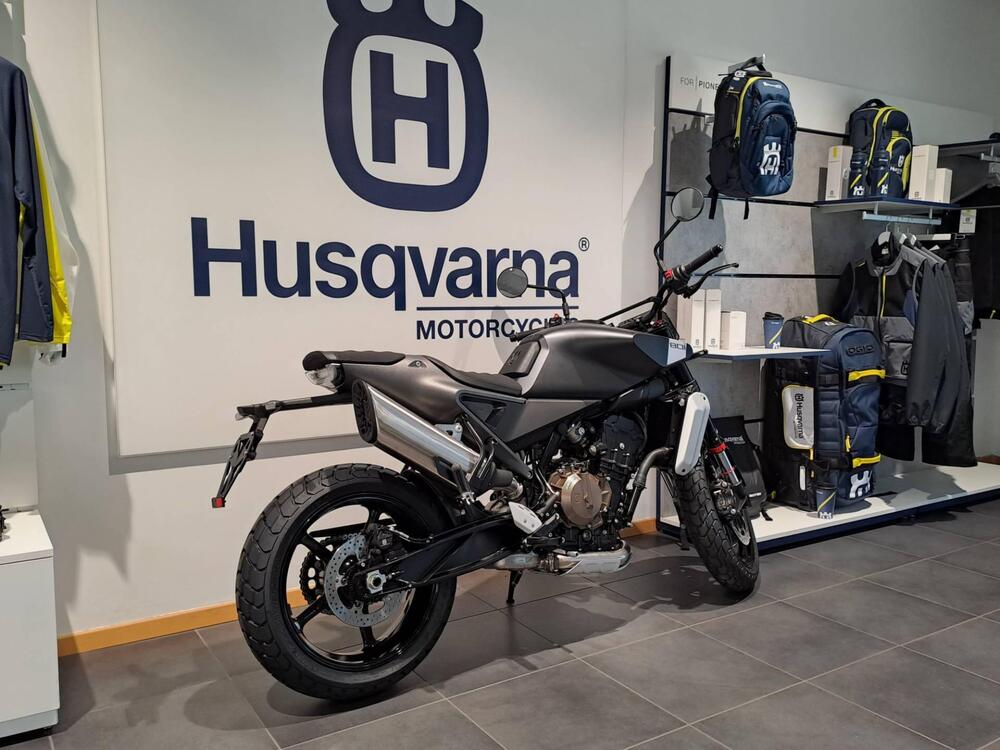 Husqvarna Svartpilen 801 (2024) (5)