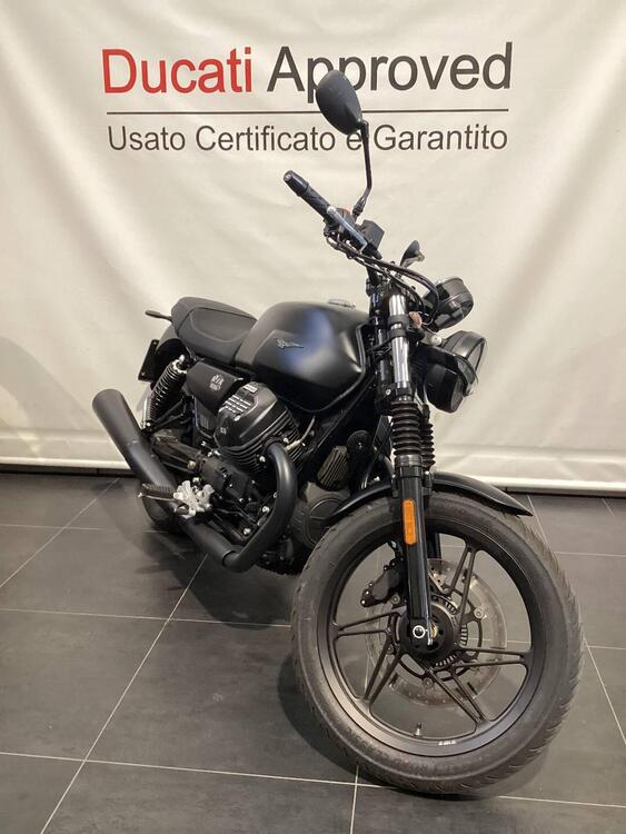 Moto Guzzi V7 Stone (2021 - 24) (2)