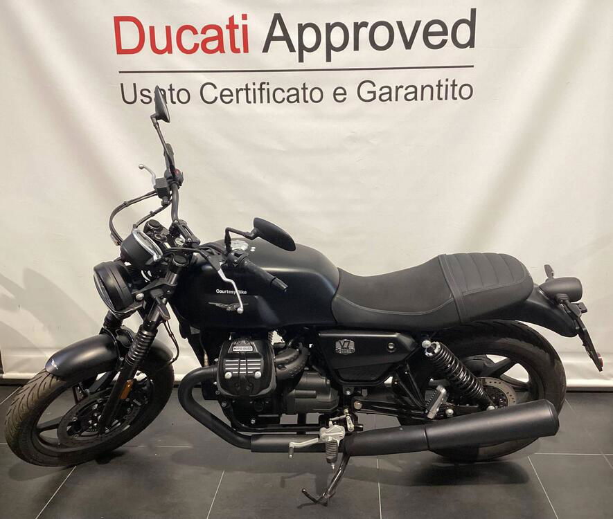 Moto Guzzi V7 Stone (2021 - 24) (3)