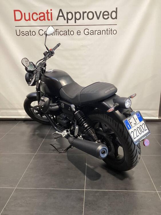 Moto Guzzi V7 Stone (2021 - 24) (4)