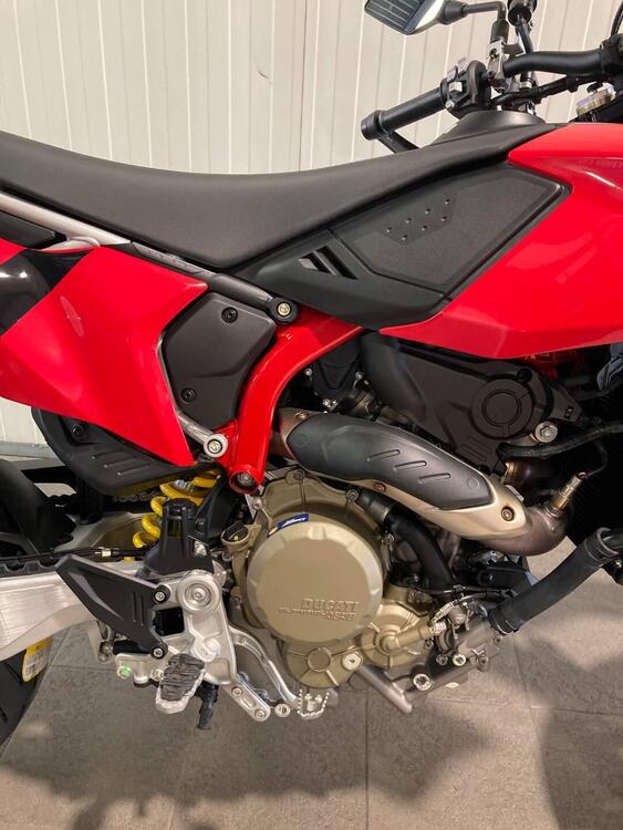 Ducati Hypermotard 698 Mono (2024) (4)