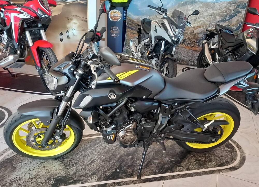 Yamaha MT-07 (2018 - 20) (2)