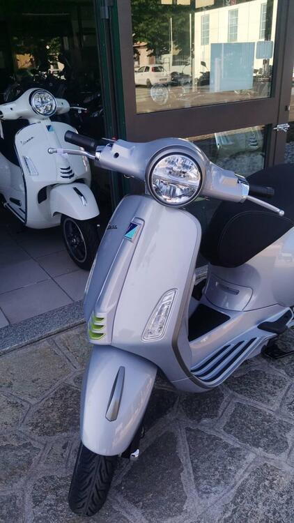 Vespa Primavera 125 Tech (2024) (2)