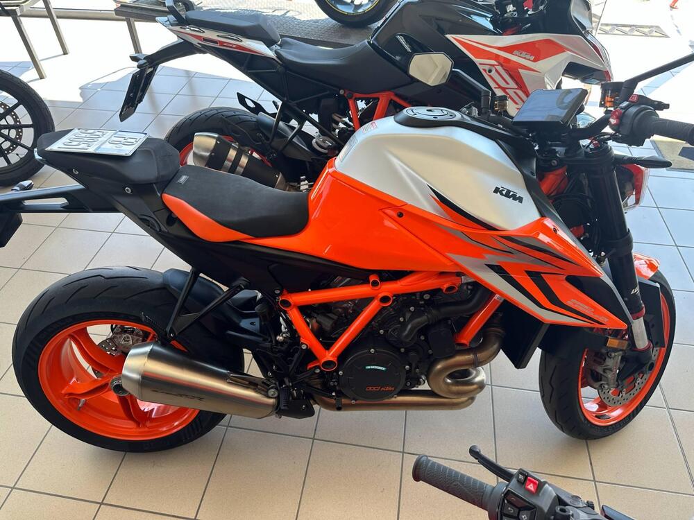 KTM 1290 Super Duke R (2022 - 23) (2)