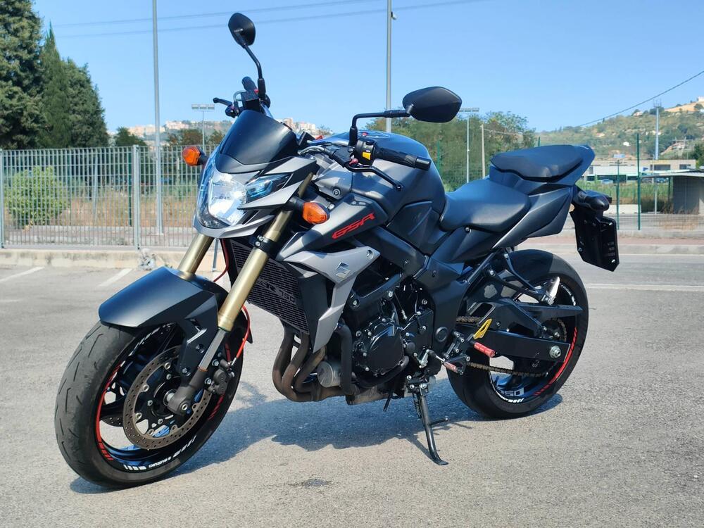 Suzuki GSR 750 (2010 - 15) (3)