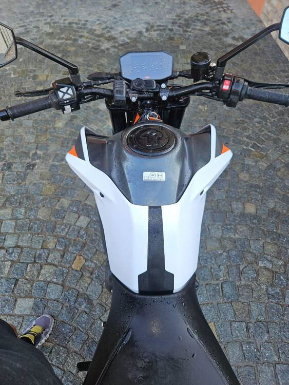 KTM 890 Duke R (2021) (4)