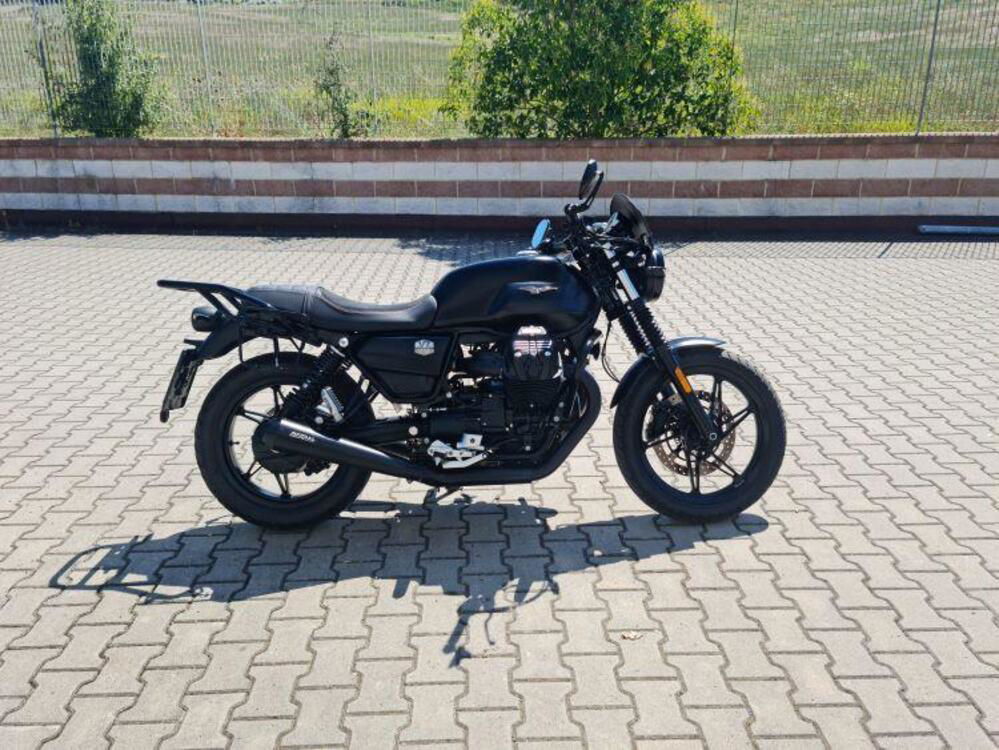 Moto Guzzi V7 Stone (2021 - 24) (3)