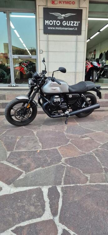 Moto Guzzi V7 Stone (2021 - 24)