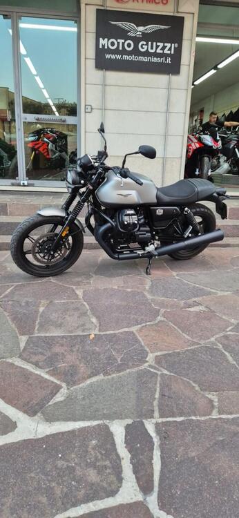 Moto Guzzi V7 Stone (2021 - 24) (4)