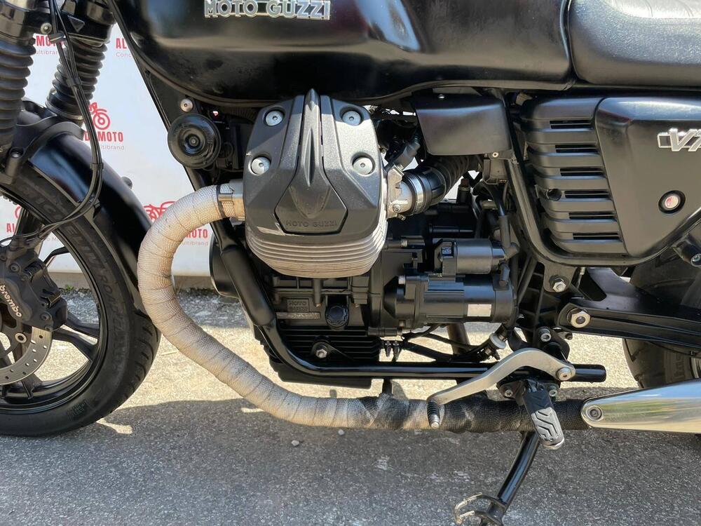 Moto Guzzi V7 II Stone (2015 - 17) (3)