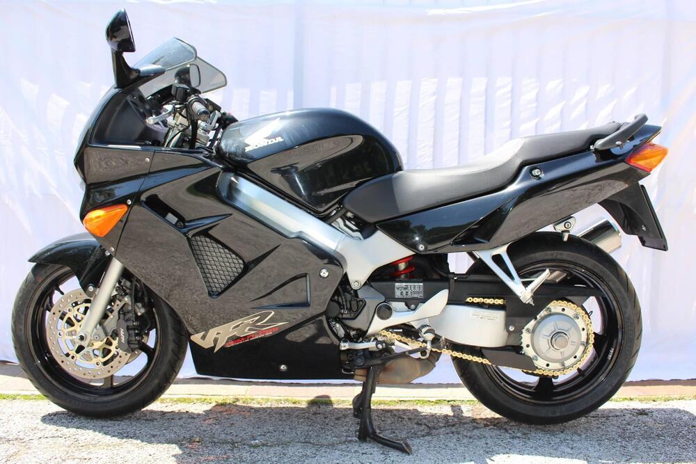 Honda VFR800 FI - RC46 (5)