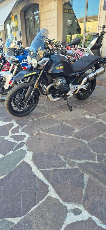 Moto Guzzi V7 Stone (2021 - 24)