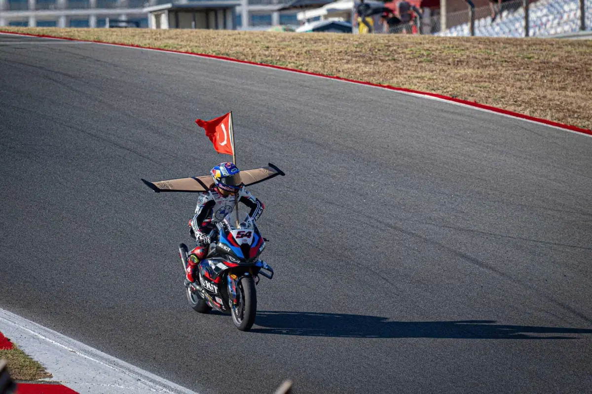 Toprak Razgatliuoglu scrive la storia della SBK: le migliori foto e video dell'impresa a Portimao [VIDEO E GALLERY] (2)