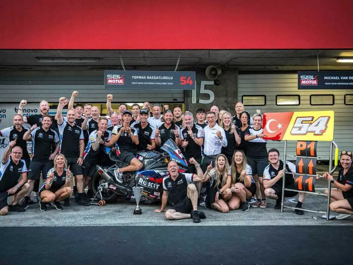 Toprak Razgatliuoglu scrive la storia della SBK: le migliori foto e video dell'impresa a Portimao [VIDEO E GALLERY] (7)