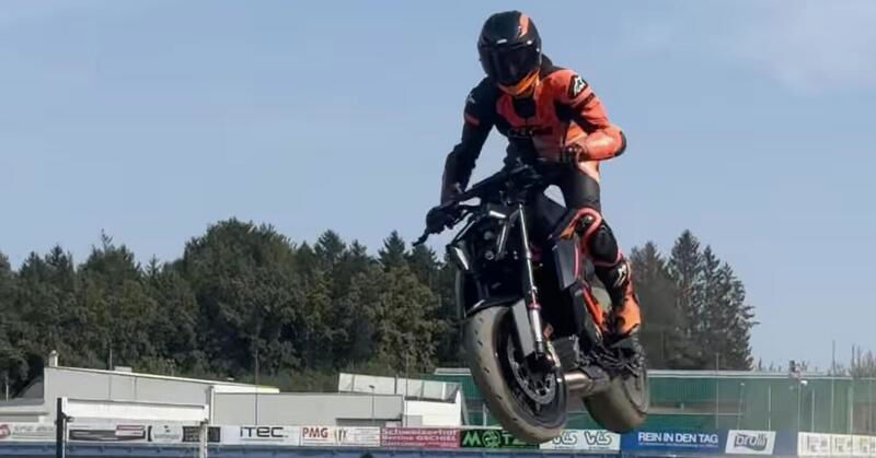 KTM 1390 Super Duke R ... in versione cross!