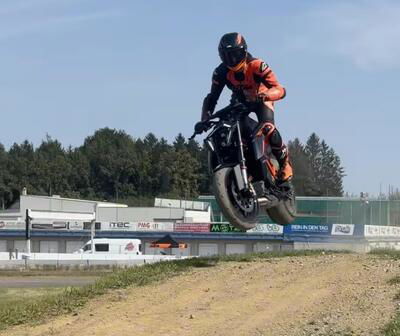 KTM 1390 Super Duke R ... in versione cross!