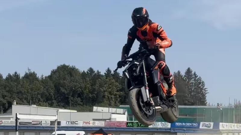 KTM 1390 Super Duke R... in versione cross!