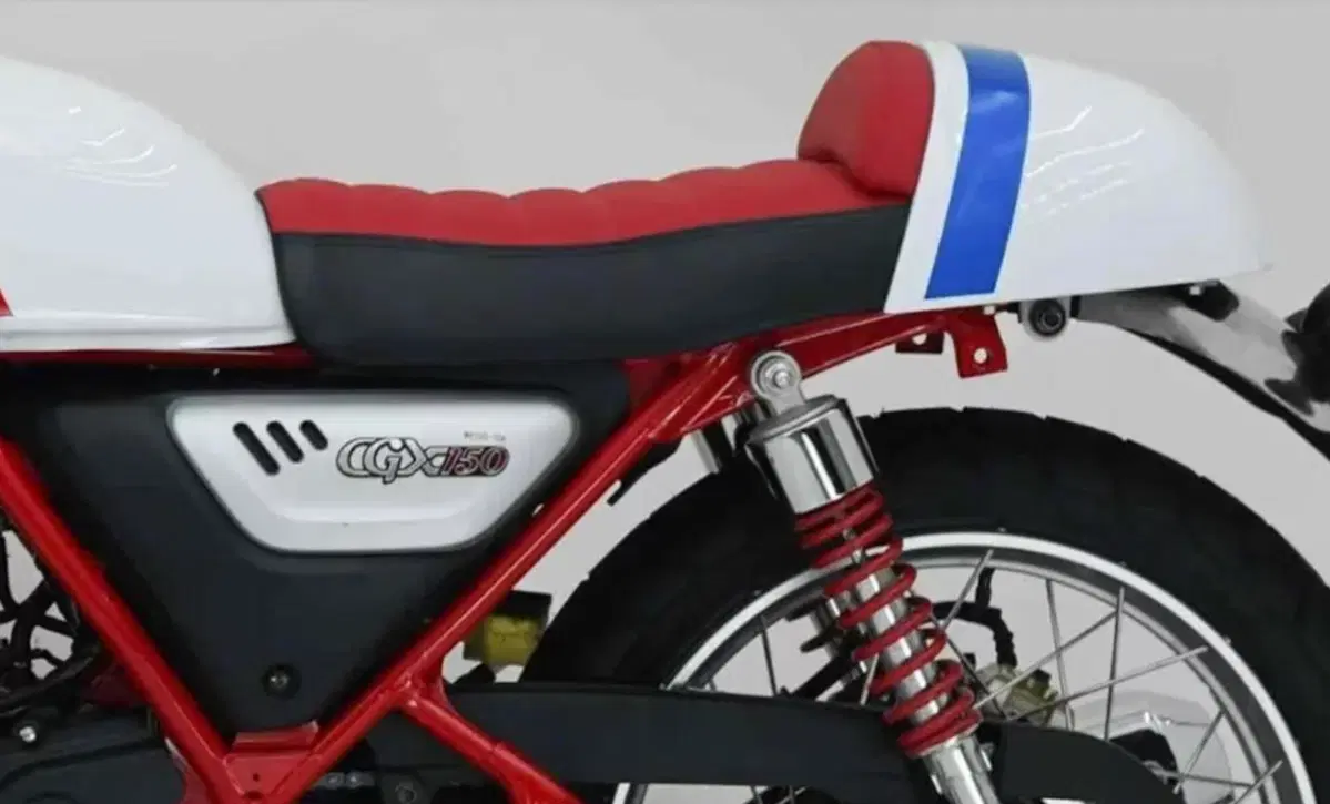 Honda CGX 150: salto nel passato (5)