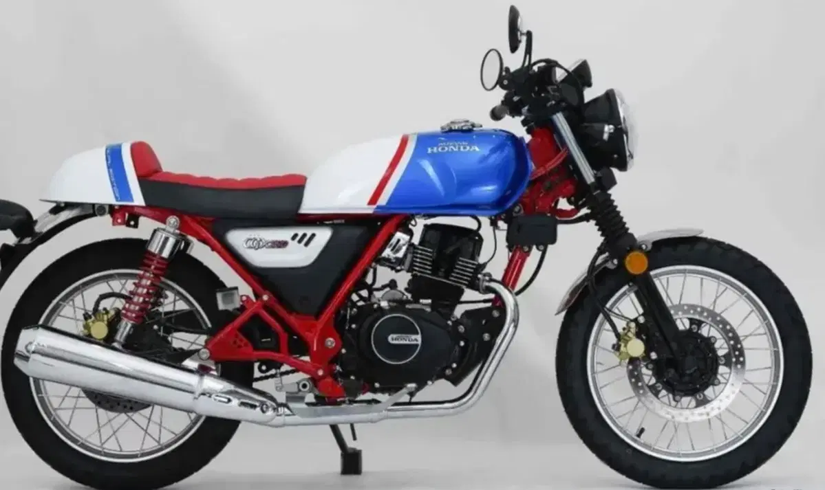 Honda CGX 150: salto nel passato (6)
