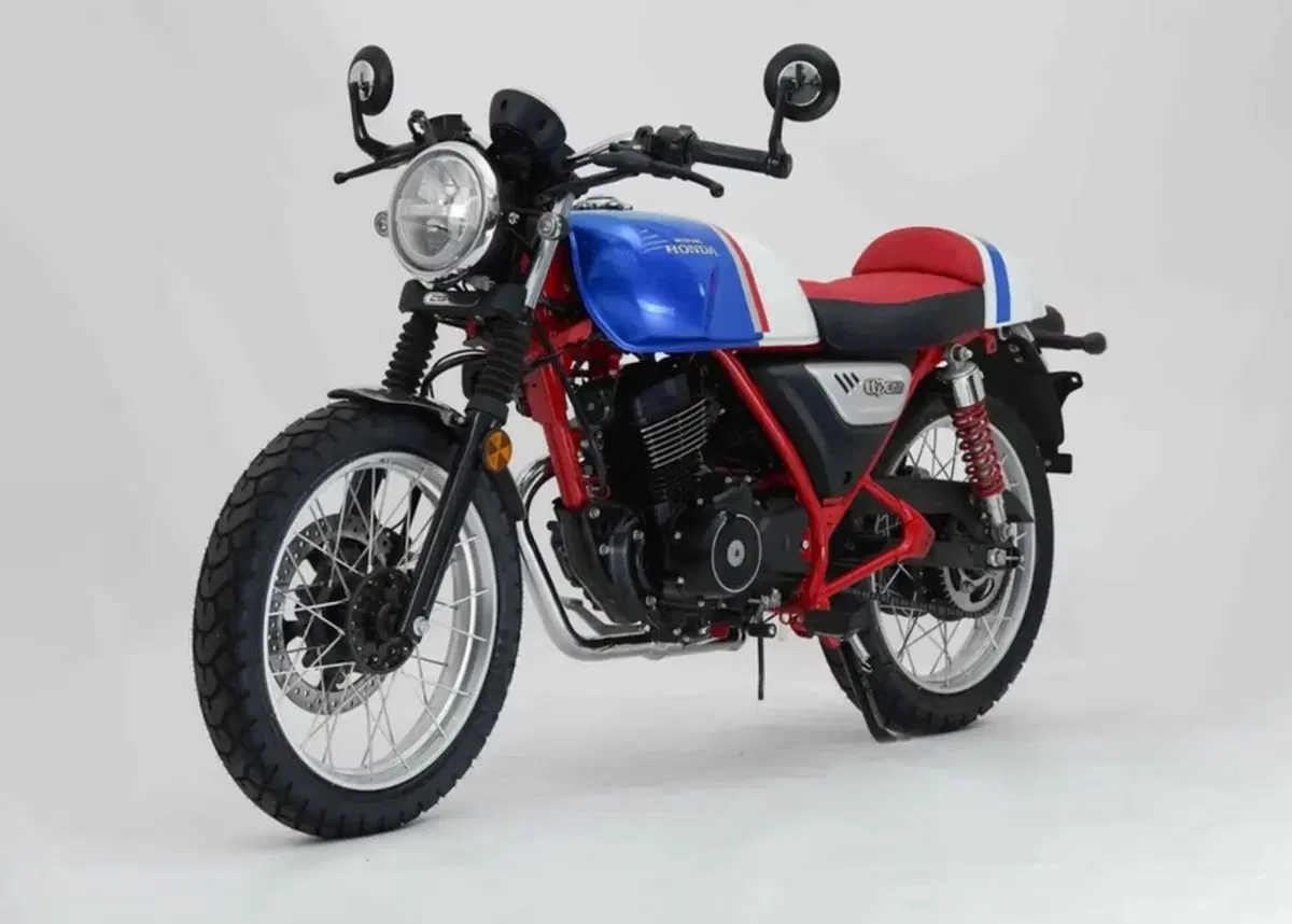 Honda CGX 150: salto nel passato (8)