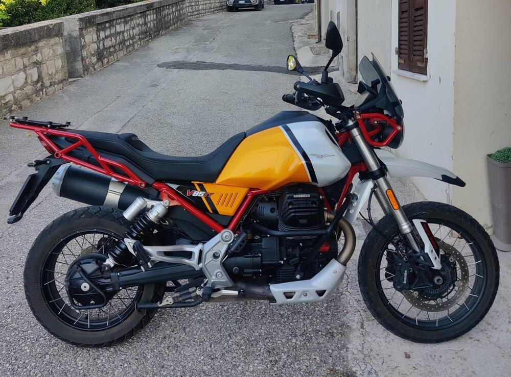 Moto Guzzi V85 TT Evocative Graphics (2021 - 23)