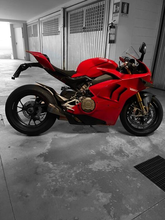 Ducati Panigale V4 S 1100 (2020) (3)