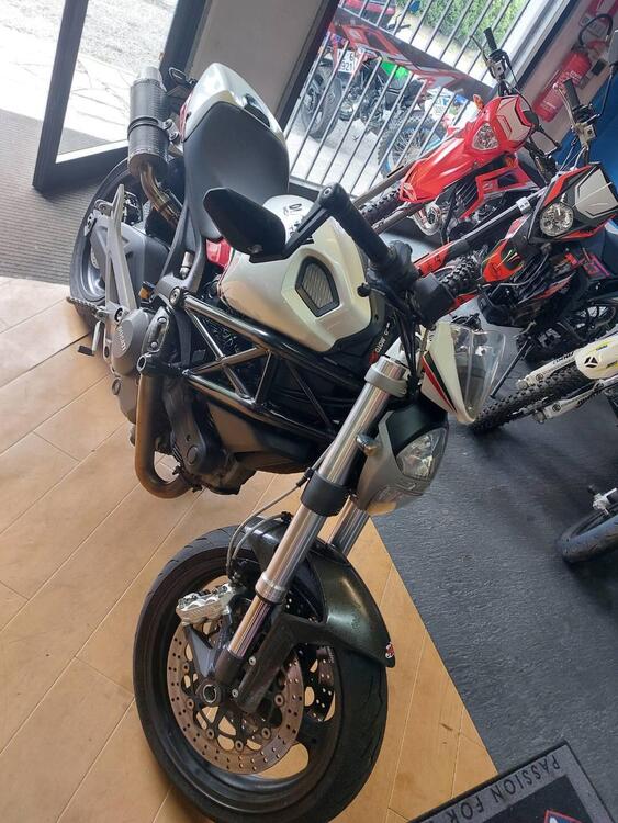 Ducati Monster 696 (2008 - 13) (3)