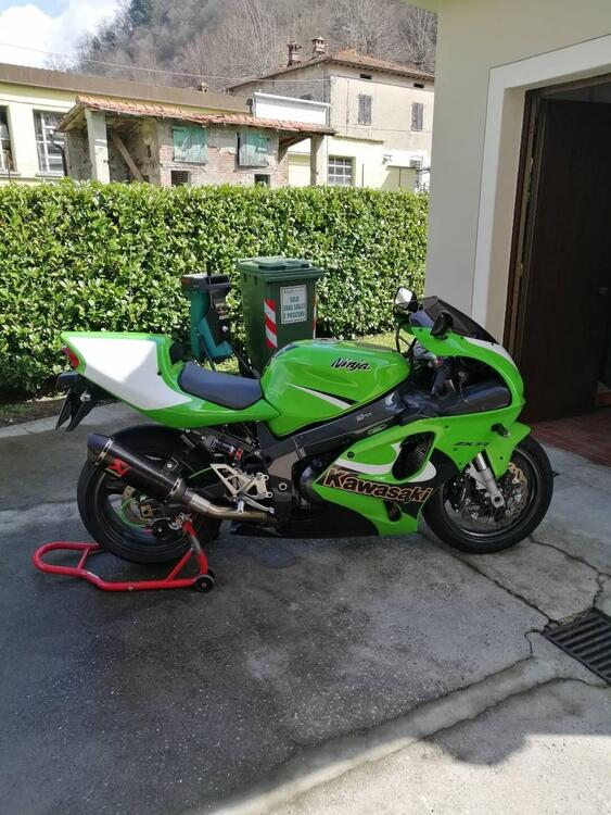 Kawasaki Ninja 750 ZX-7R (2001) (3)