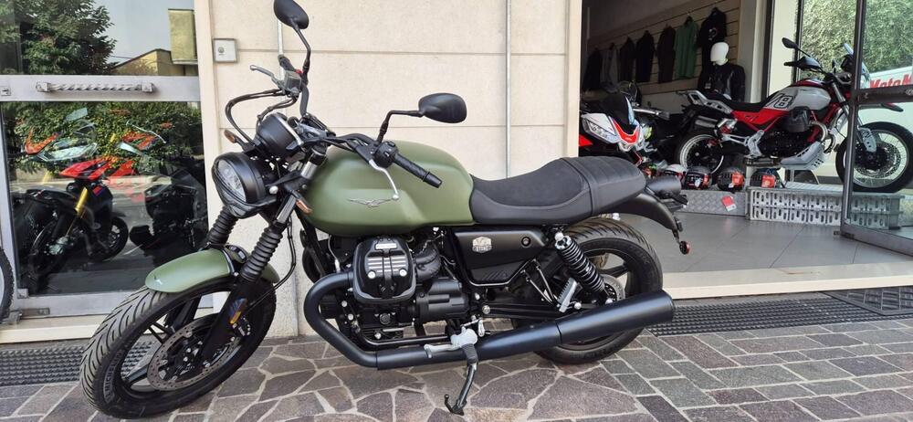 Moto Guzzi V7 Stone (2021 - 24)