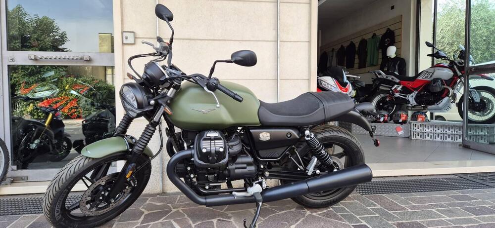 Moto Guzzi V7 Stone (2021 - 24) (2)