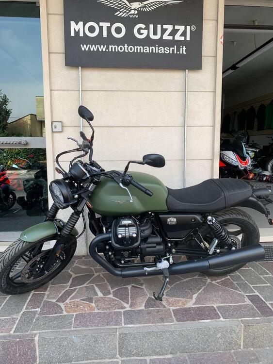 Moto Guzzi V7 Stone (2021 - 24) (4)