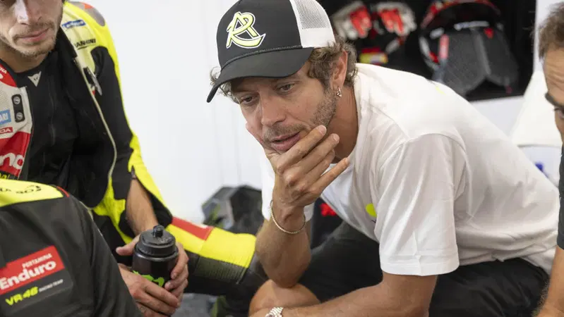 MotoGP 2024. GP d'Austria. A tutta Valentino Rossi: "Pecco Bagnaia fuoriclasse come Verstappen. Jorge Martin doveva far passare Marc Marquez"