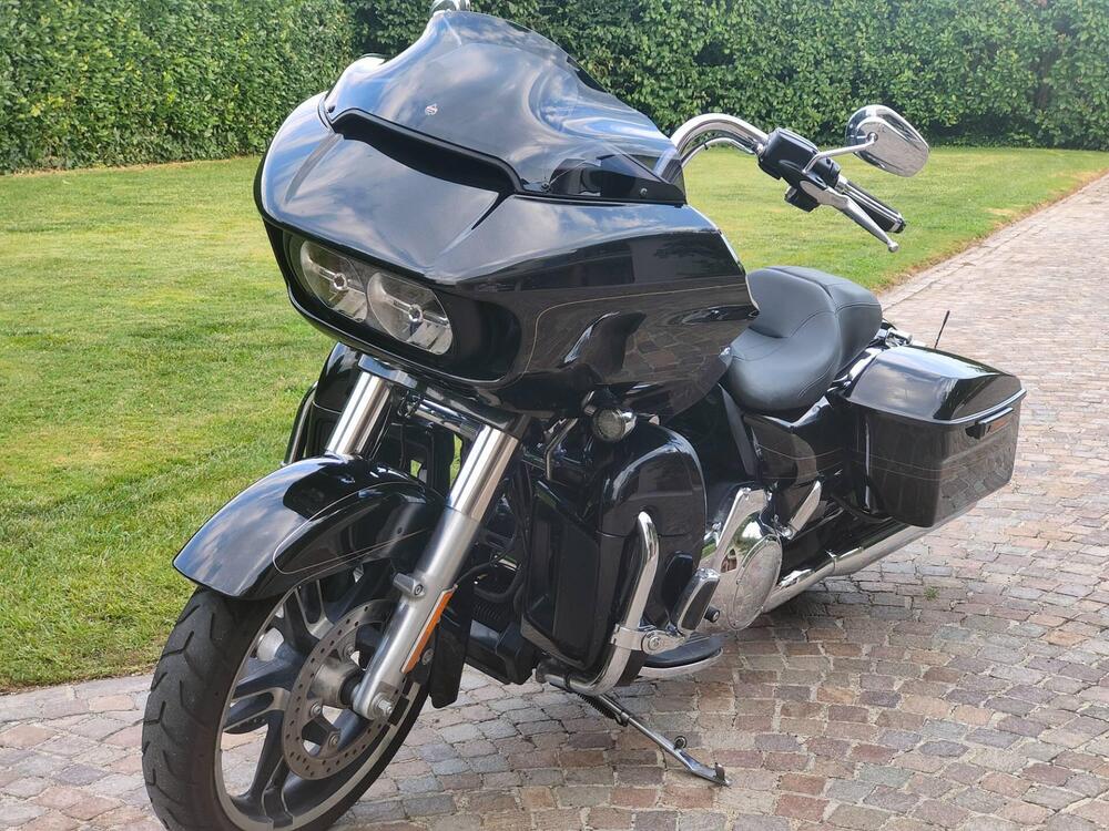 Harley-Davidson 1690 Road Glide Ultra (2015 - 16) - FLRTU (2)