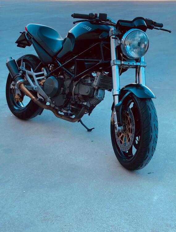 Ducati Monster 750 Dark (1999 - 02)