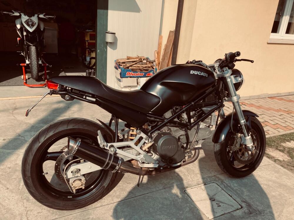 Ducati Monster 750 Dark (1999 - 02) (2)