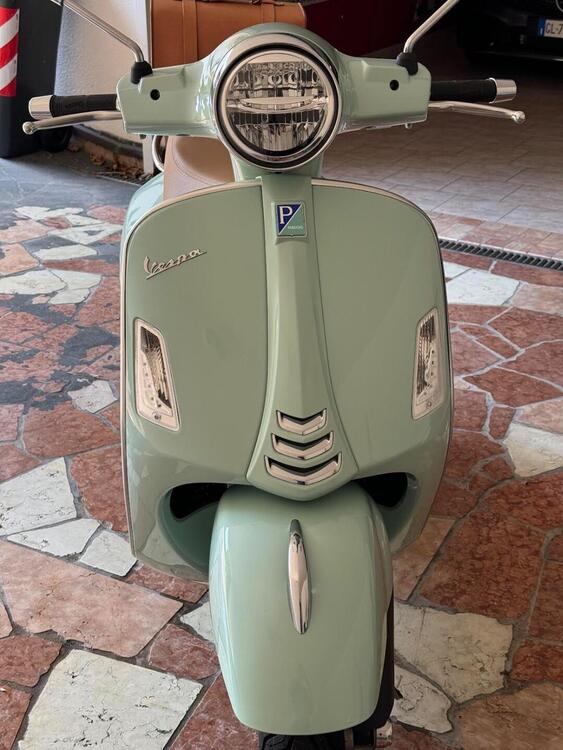 Vespa GTS 300 Hpe (2019) (2)