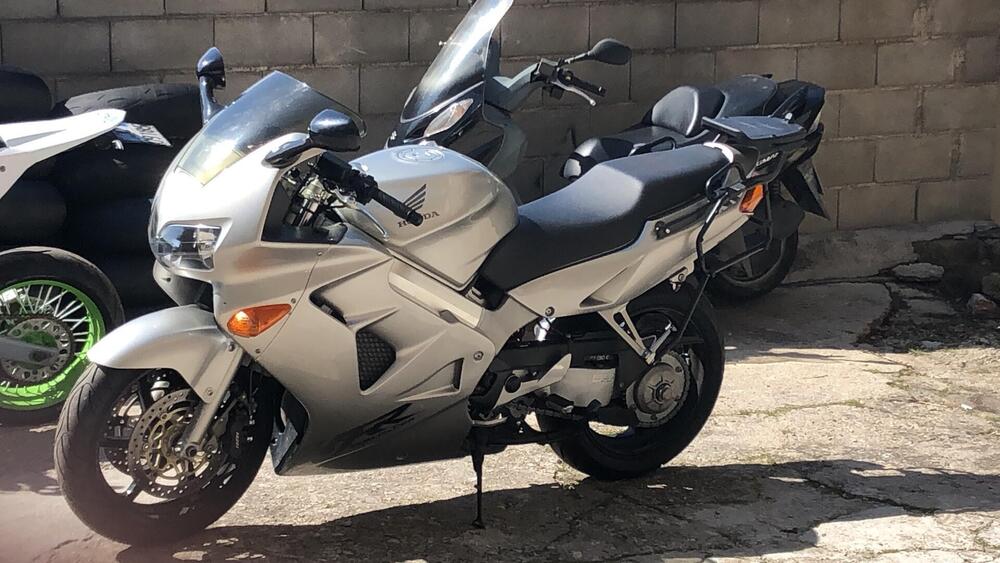 Honda VFR 800 RC46 (2)