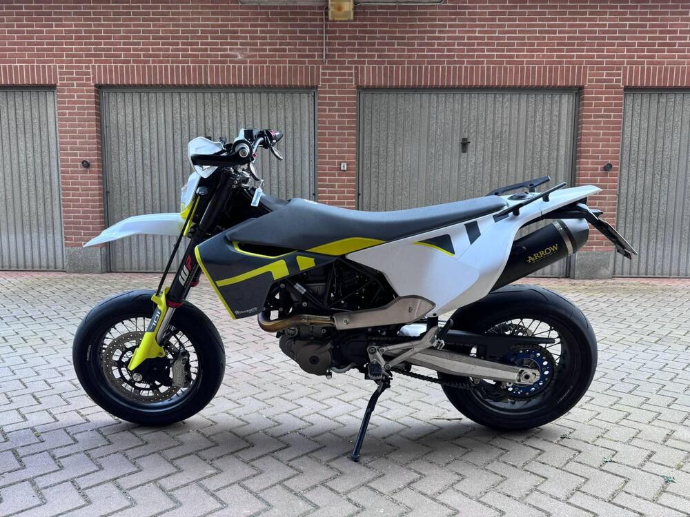 Husqvarna 701 Supermoto (2022) (2)