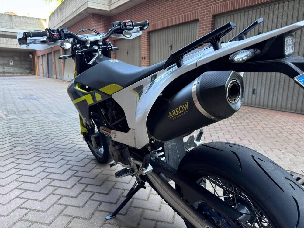 Husqvarna 701 Supermoto (2022) (3)