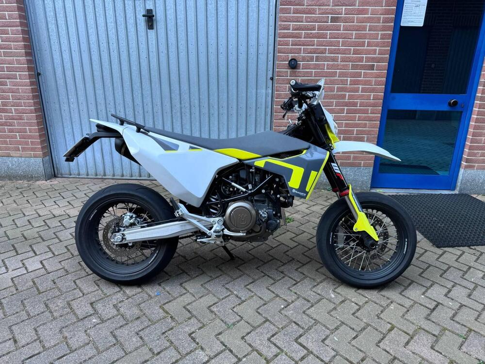 Husqvarna 701 Supermoto (2022)