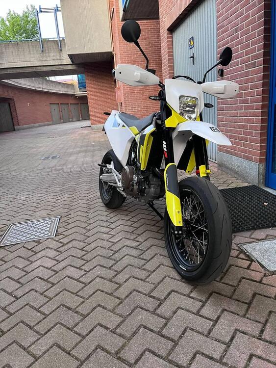 Husqvarna 701 Supermoto (2022) (5)