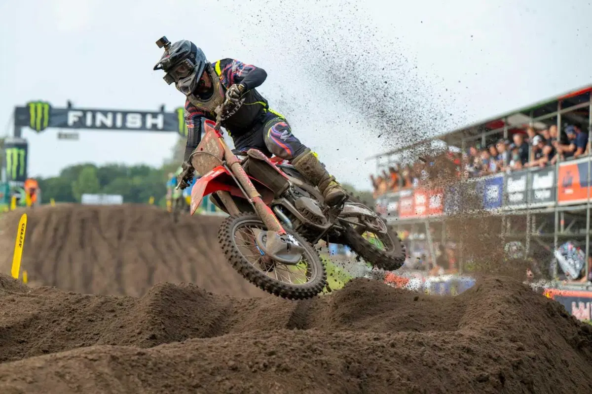 MXGP #16. GP Olanda. Travolgente doppietta Herlings, Prado più vicino a Gajser [VIDEO] (3)