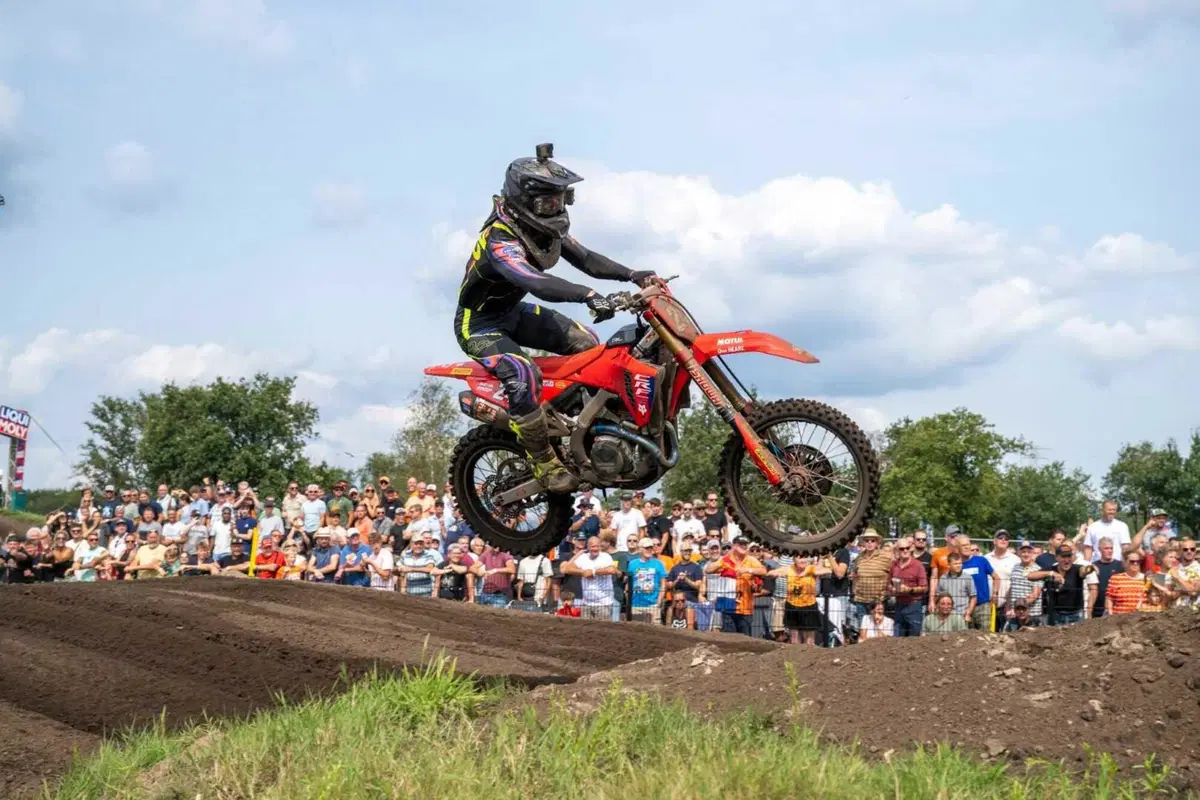 MXGP #16. GP Olanda. Travolgente doppietta Herlings, Prado più vicino a Gajser [VIDEO] (12)