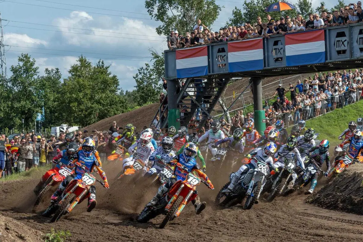 MXGP #16. GP Olanda. Travolgente doppietta Herlings, Prado più vicino a Gajser [VIDEO] (9)