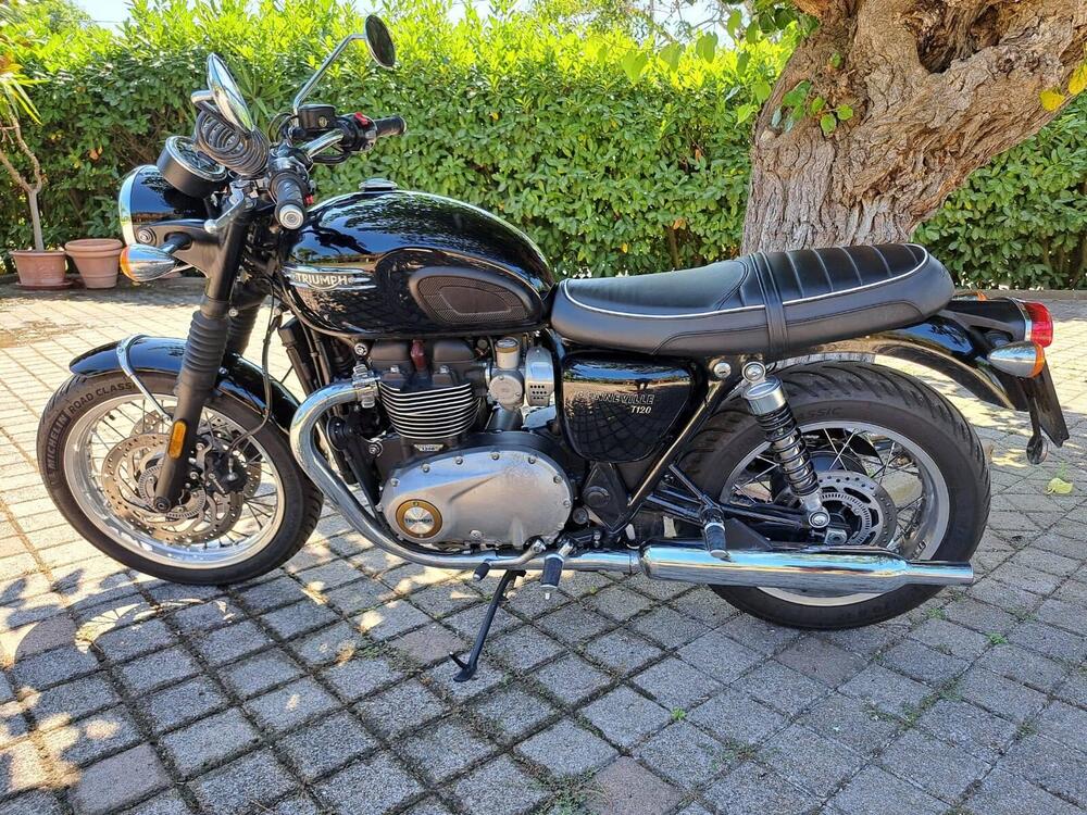 Triumph Bonneville T120 (2021 - 24) (2)