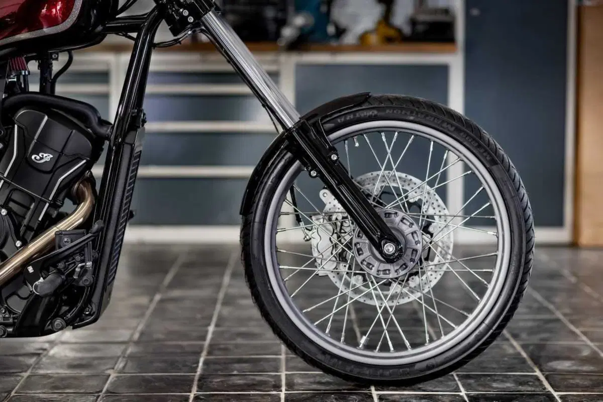 Una Scout in stile chopper old school conclude la serie Forged di Indian  (5)