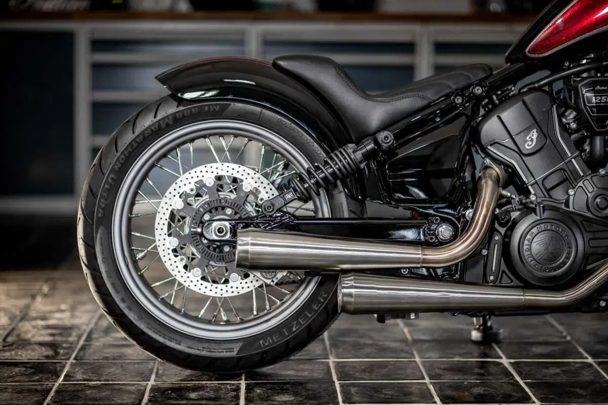 Una Scout in stile chopper old school conclude la serie Forged di Indian  (8)